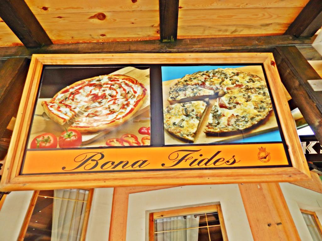 Caffe Pizzeria I Apartmani Bona Fides Nm Nova Varoš Kültér fotó